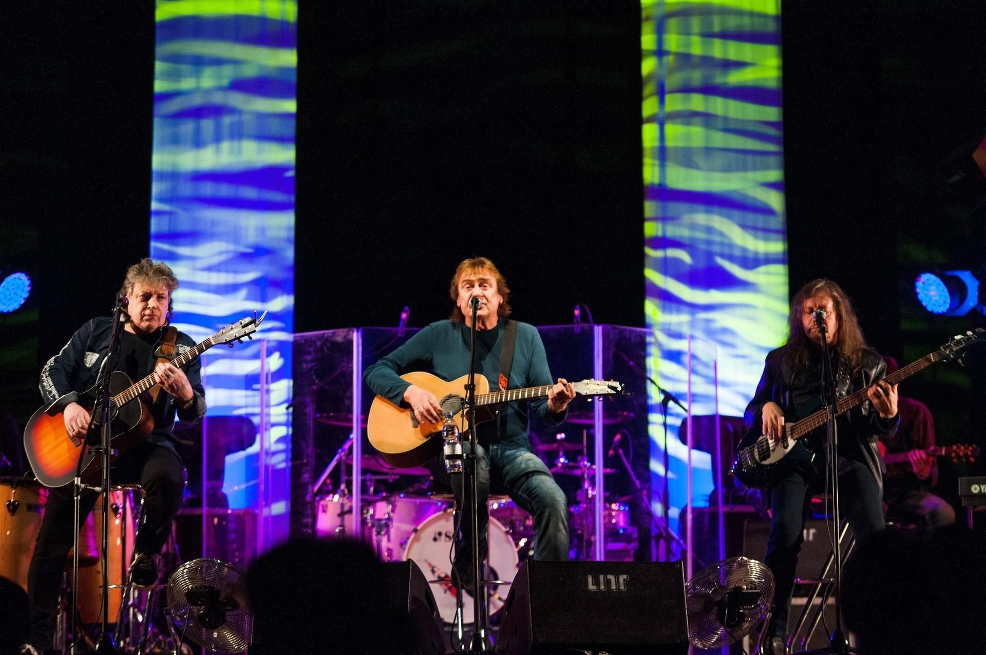 Die Puhdys auf AKUSTIK Tour 2014: Im Foto: v.l. Dieter Hertrampf, Dieter Birr und Dieter Hertrampf an den Gitarren.