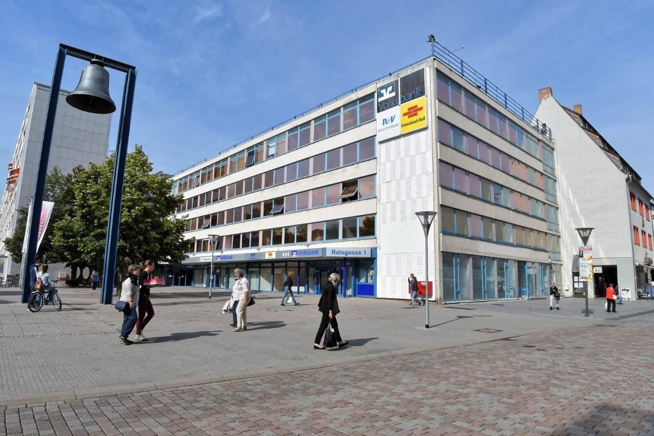 Das Volksbank-Gebäude in Dessau.