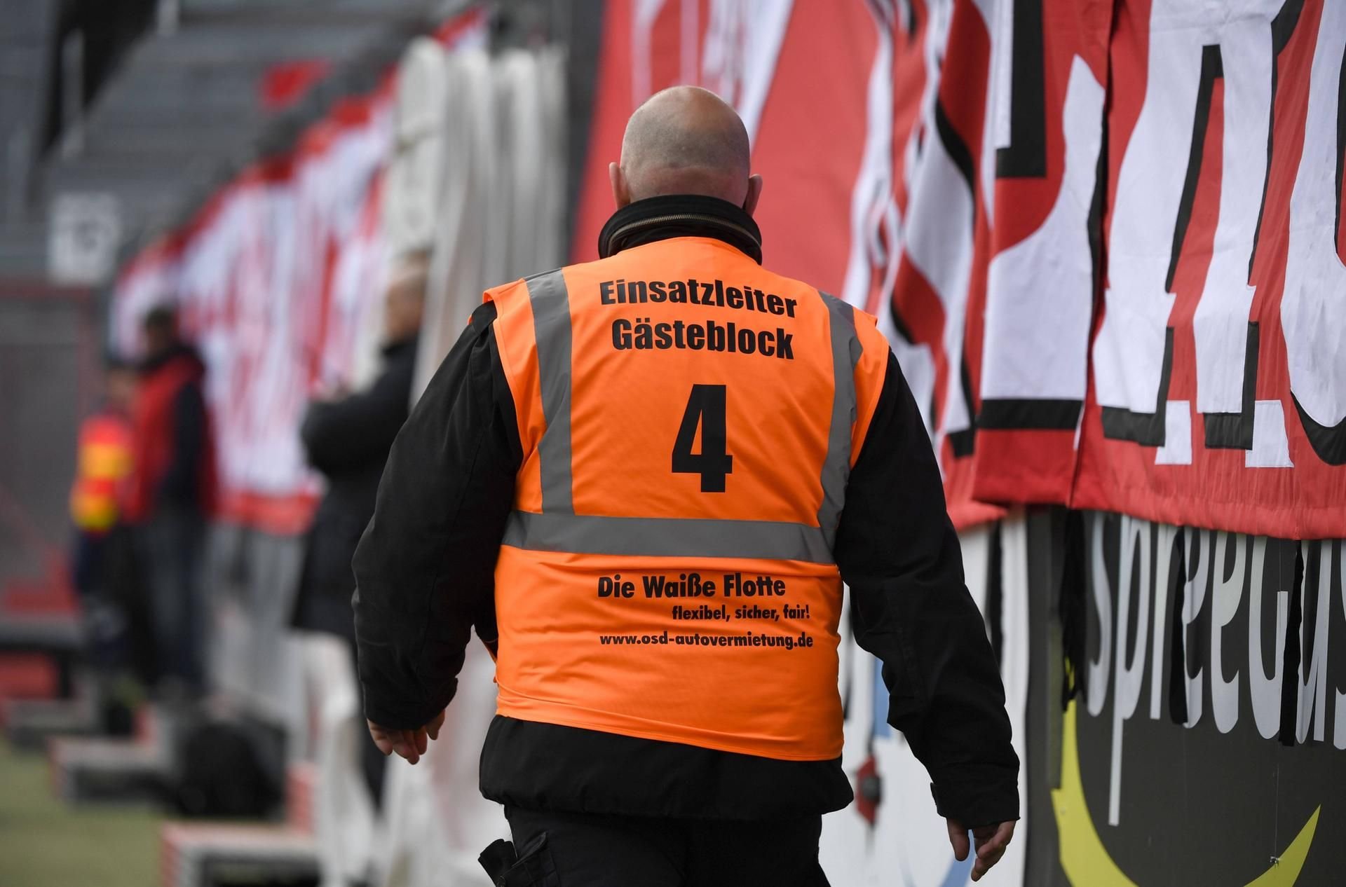 Energie Cottbus lässt seine Ordner vom Verfassungsschutz überprüfen.