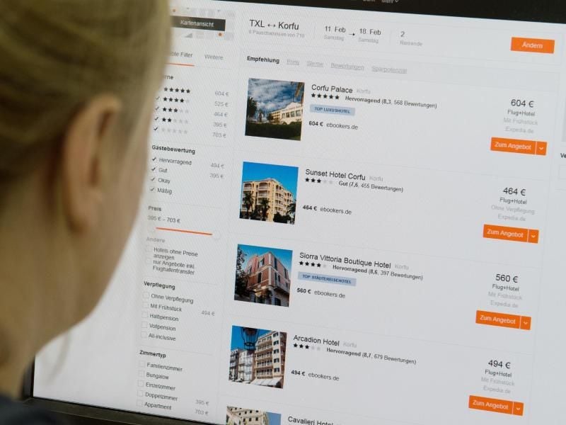 Im Internet werben unzählige Reiseportale und Suchmaschinen mit dem günstigsten Urlaub. Den Überblick zu behalten, ist da gar nicht so leicht. Foto: Andrea Warnecke
