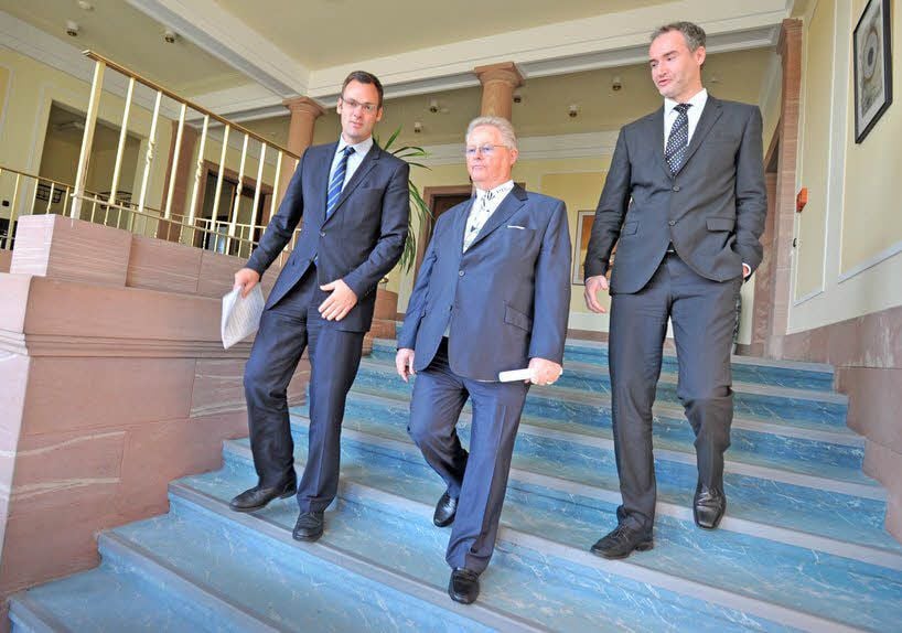 2013: Jürgen Preiss-Daimler nach dem Verkauf des Chemieparks mit Gelsenwasser-Chef Henning Deters (l.) und Chemiepark-Geschäftsführer Patrice Heine (r.).