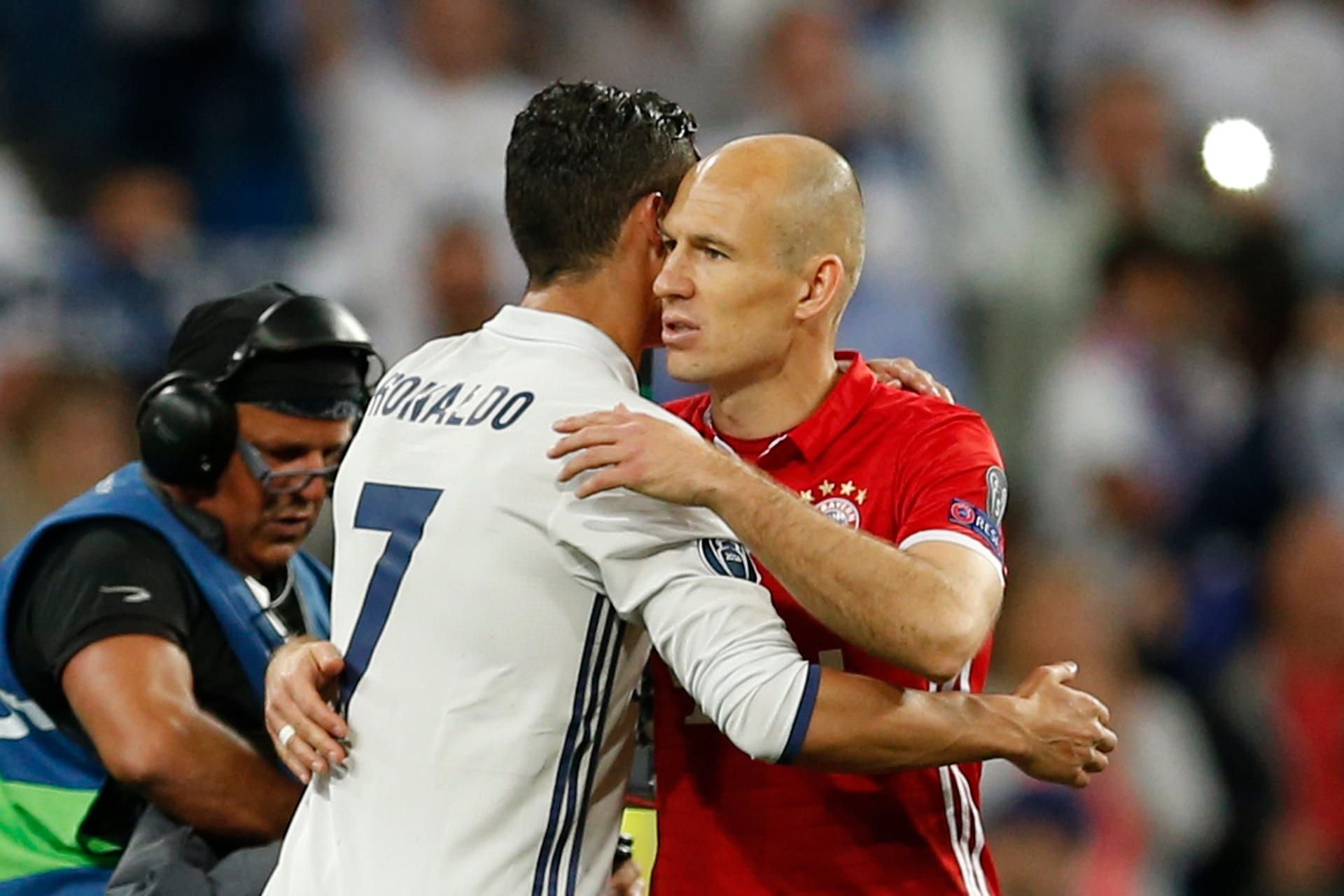 Cristiano Ronaldo (l.) und Arjen Robben