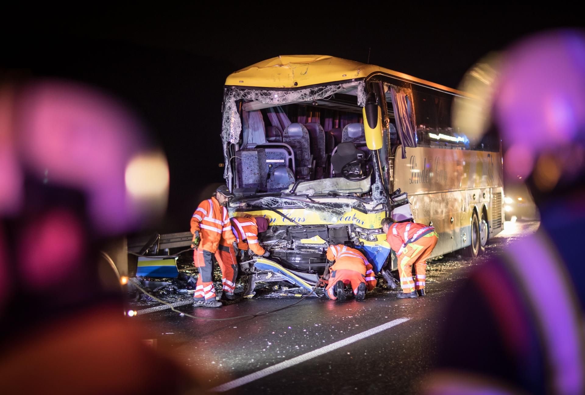 Bei dem Unfall starb der Busfahrer.
