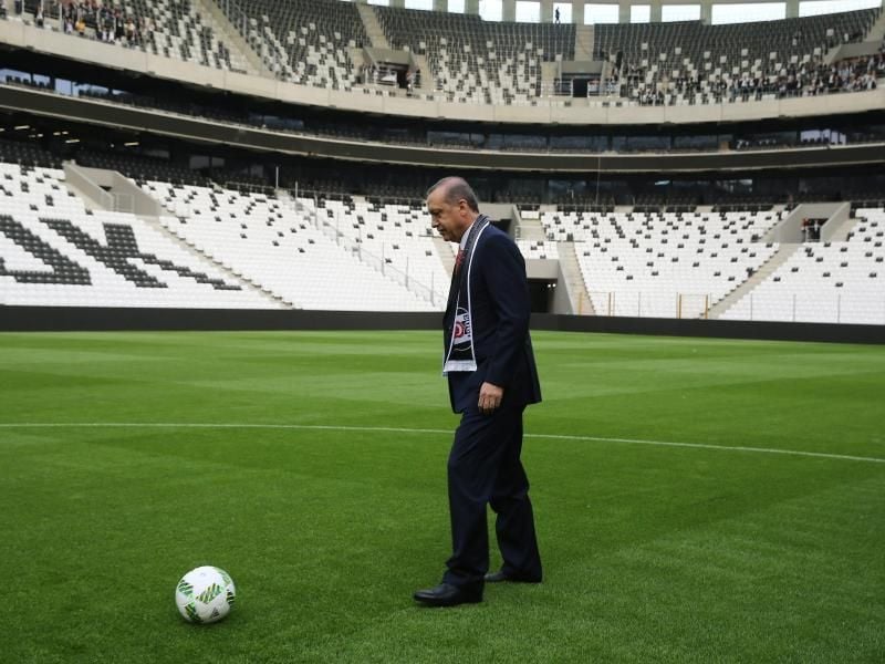 Recep Tayyip Erdogan bei der Eröffnung des Stadions von Besiktas Istanbul. Foto: Turkish President Press Office/epa/dpa