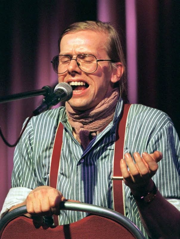 Der echte Gerhard Gundermann bei einem Konzert in den 90ern.