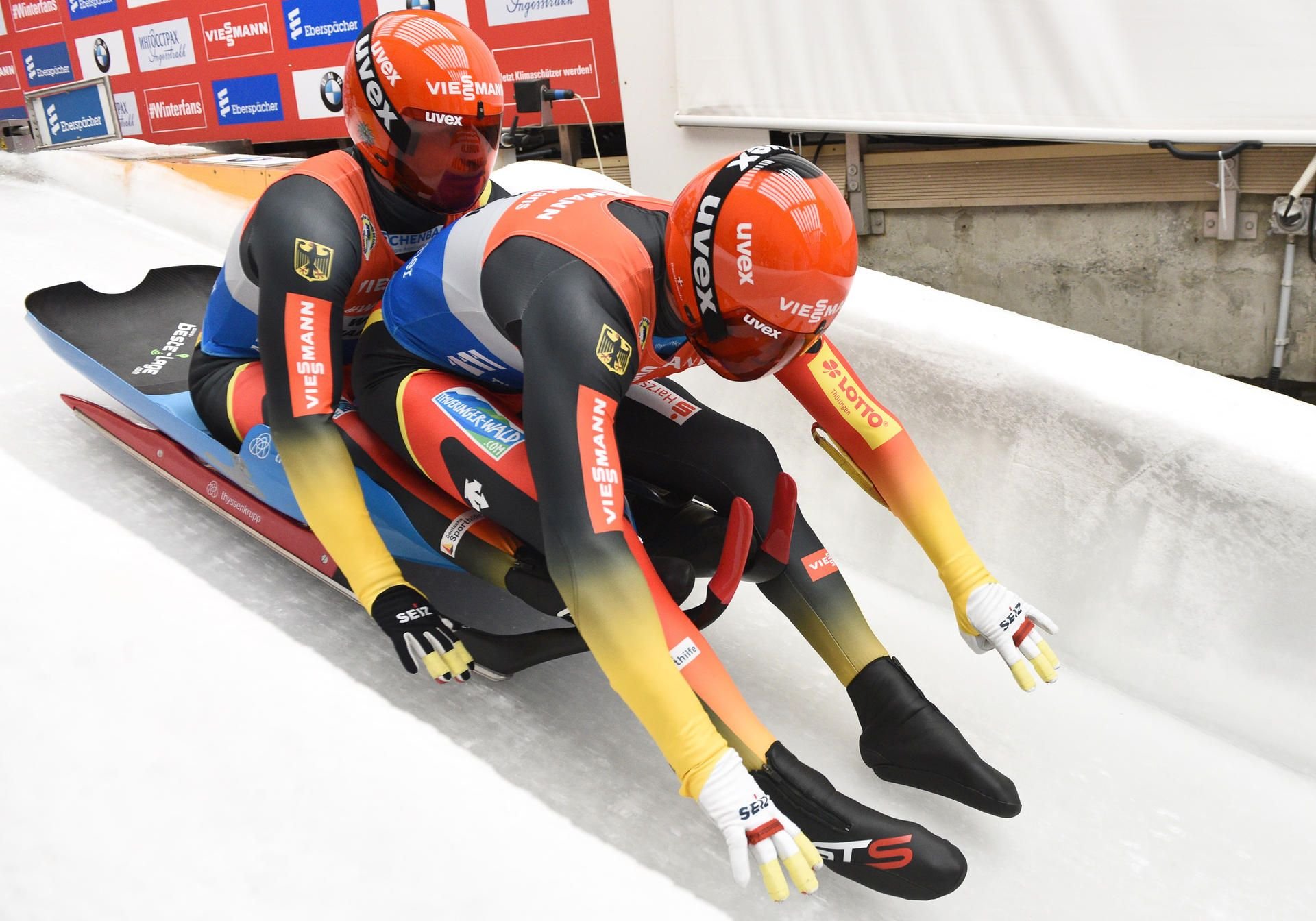 Toni Eggert und Sascha Benecken beim Start im Eiskanal von Sotschi.