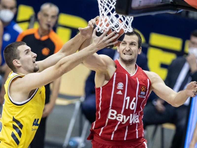 Die meisten der Basketballtrainer tippen ein Duell von Alba Berlin und FC Bayern München um die Meisterschaft. Foto: Andreas Gora/dpa