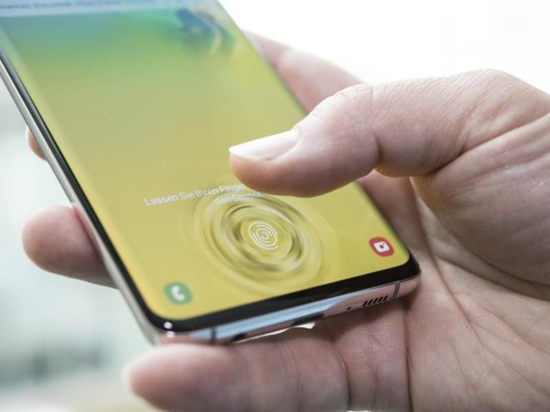 Bei den Samsung-Smartphones Galaxy S10, S10+ und Note 10 gab es Probleme mit den Fingerabdrucksensoren - sie sind nun offenbar aber gelöst. Foto: Robert Günther/dpa-tmn