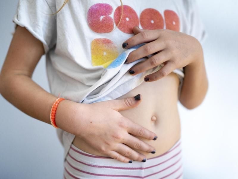 Eine Blinddarmentzündung trifft vor allem Kinder zwischen sechs und zehn Jahren. Foto: Florian Schuh/dpa-tmn