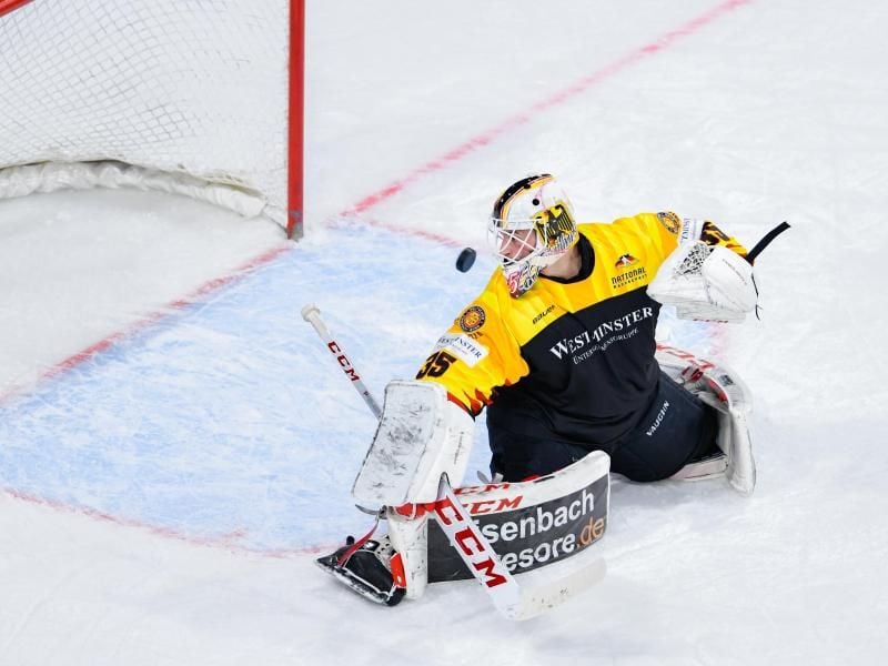 Im Spiel gegen das US-Team wurden die deutschen Torhüter oft alleingelassen. Foto: Uwe Anspach