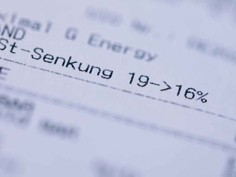 Die Mehrwertsteuersenkung von 19% auf 16% macht sich im Handel kaum durch mehr Konsum bemerkbar. Foto: Rolf Vennenbernd/dpa/Symbolbild