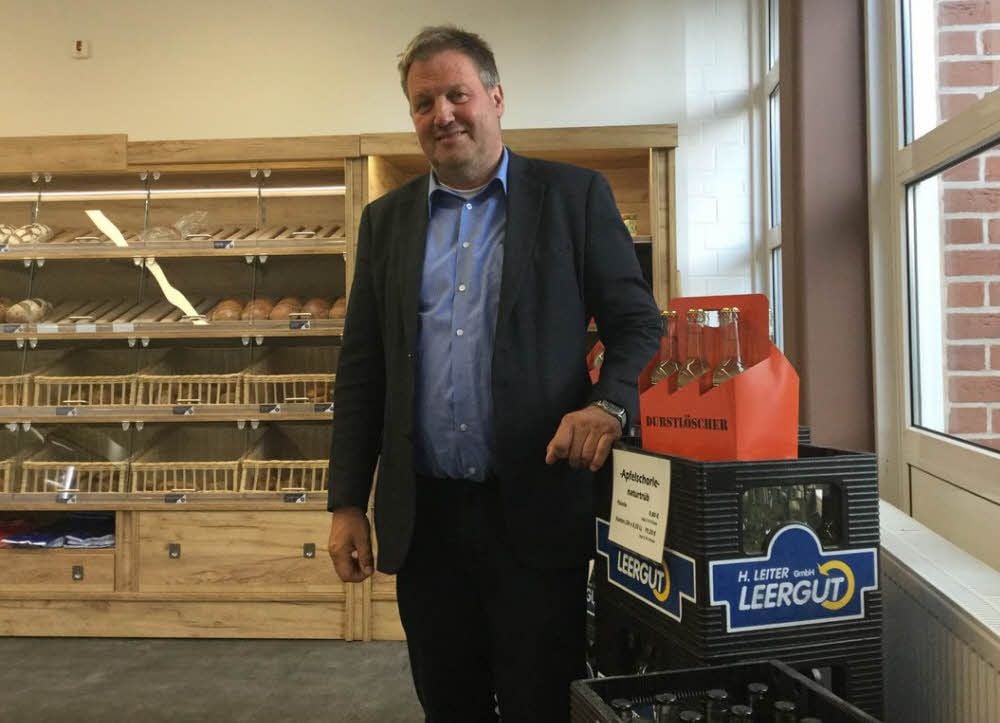 Markus Feußner steht im eigenen Verkaufsladen in Hettstedt.