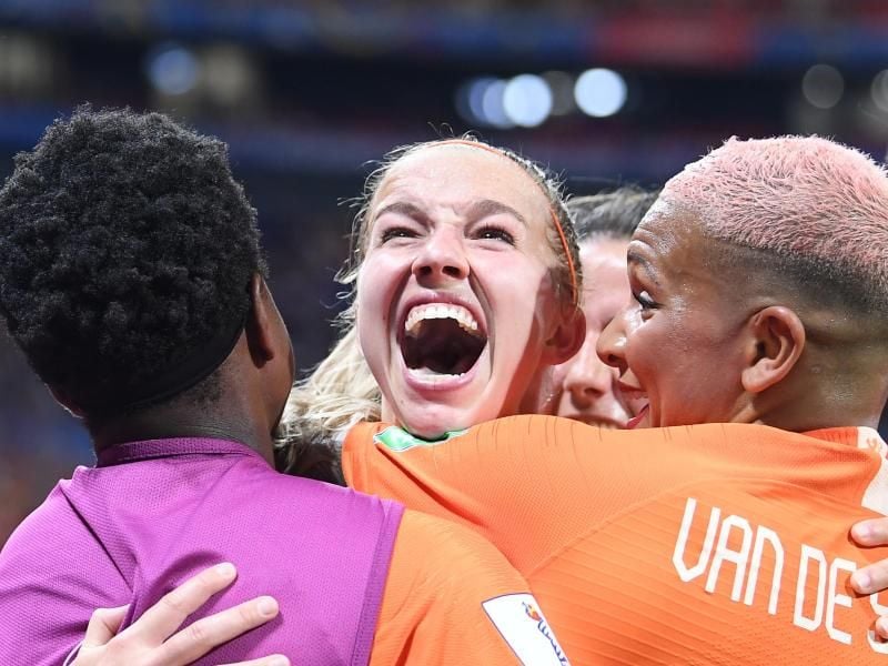 Jackie Groenen (M.) schoss die Niederlande ins WM-Finale. Foto: Sebastian Gollnow
