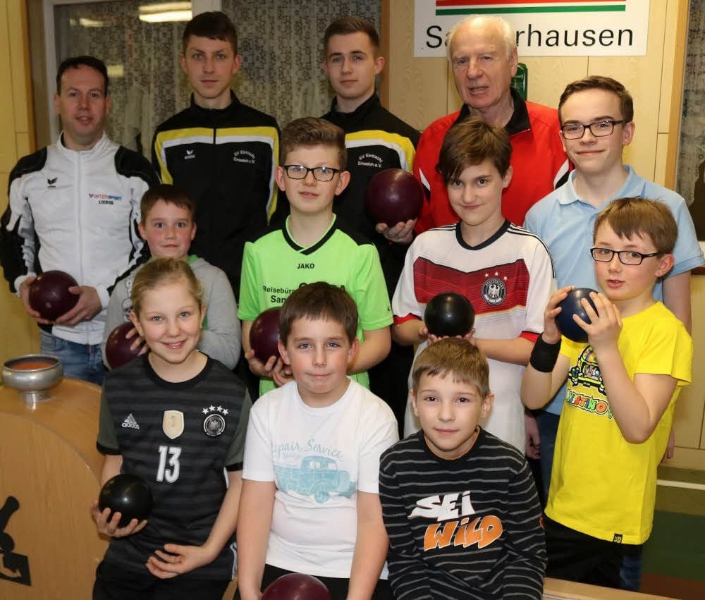 Die Emseloher Nachwuchskegler und ihre Betreuer sind ein tolles Team.