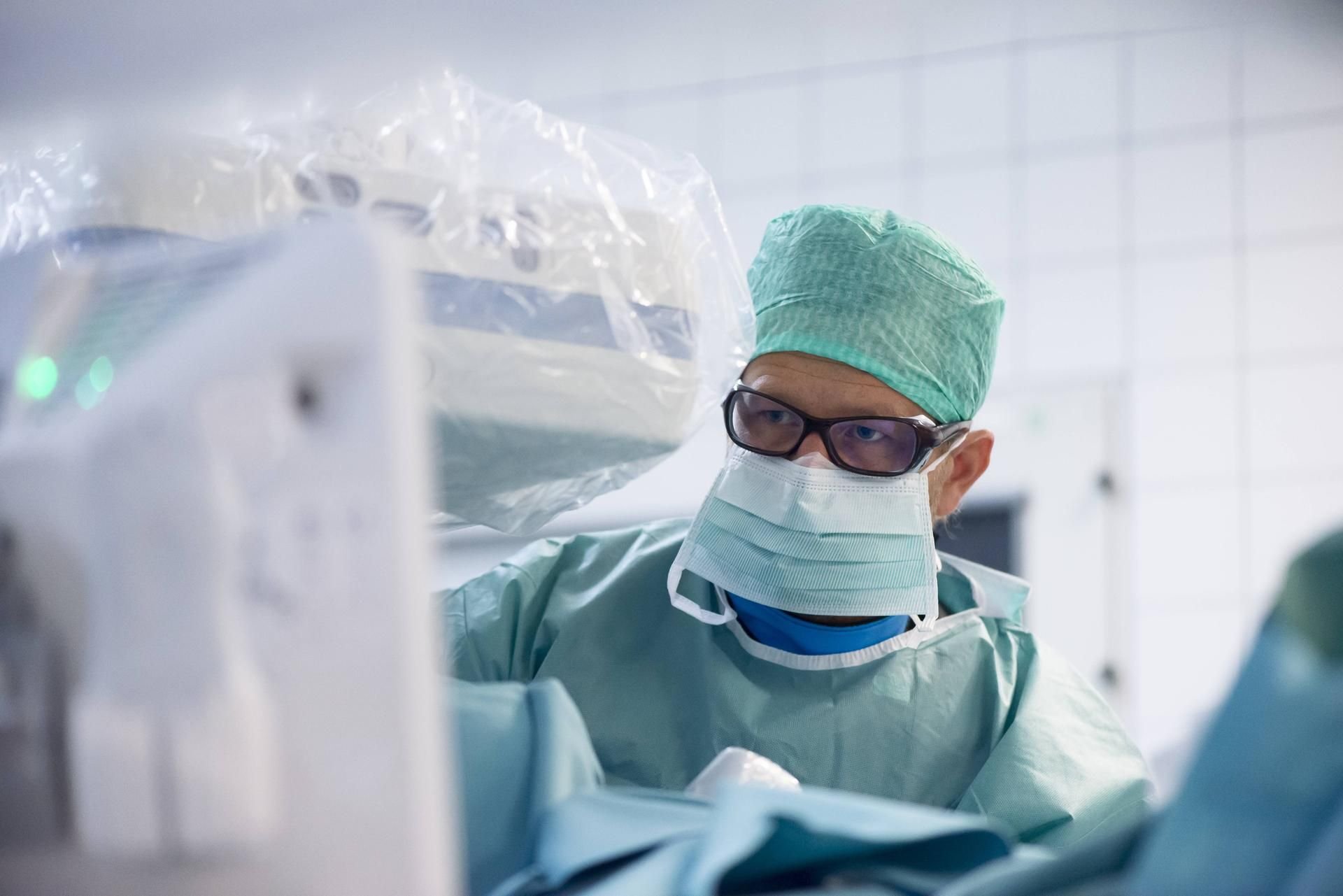 Rund 900.000 Ärzte und Pfleger arbeiteten 2016 in deutschen Krankenhäusern (Symbolbild).