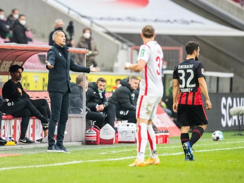 Der Neu-Frankfurter Amin Younes (r) kam bei seinem Bundesliga-Comeback für 20 Minuten zum Einsatz. Foto: Marcel Kusch/dpa