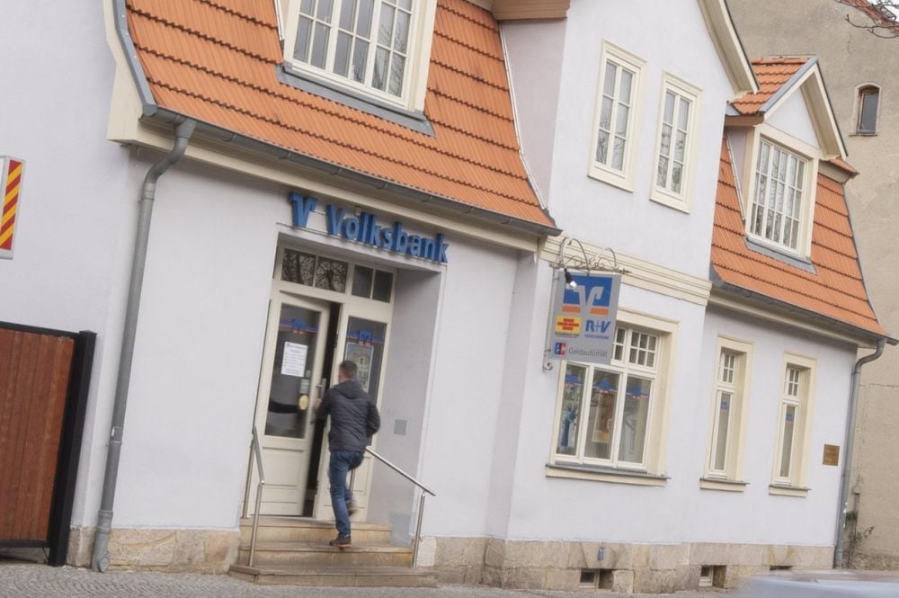 In der Ballenstedter Volksbank-Filiale sollen nur die Selbstbedienungsterminals erhalten bleiben - genau wie in Harzgerode.