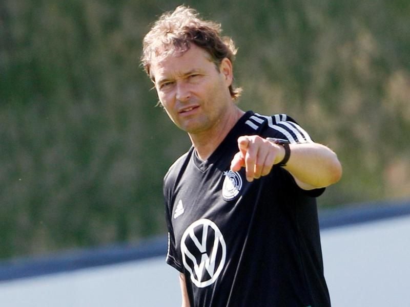 Gibt in zwei EM-Qualifikationspielen die Richtung vor: Löw-Assistent Marcus Sorg. Foto: Roland Weihrauch
