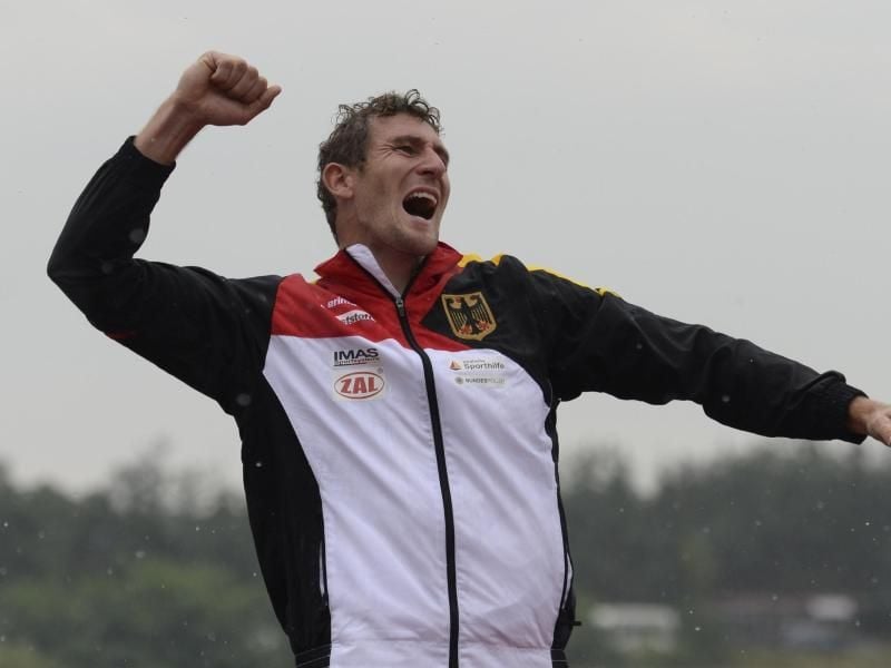 Kanu-Weltmeister Sebastian Brendel schreit seine Freude heraus. Foto: Šulová Kateřina