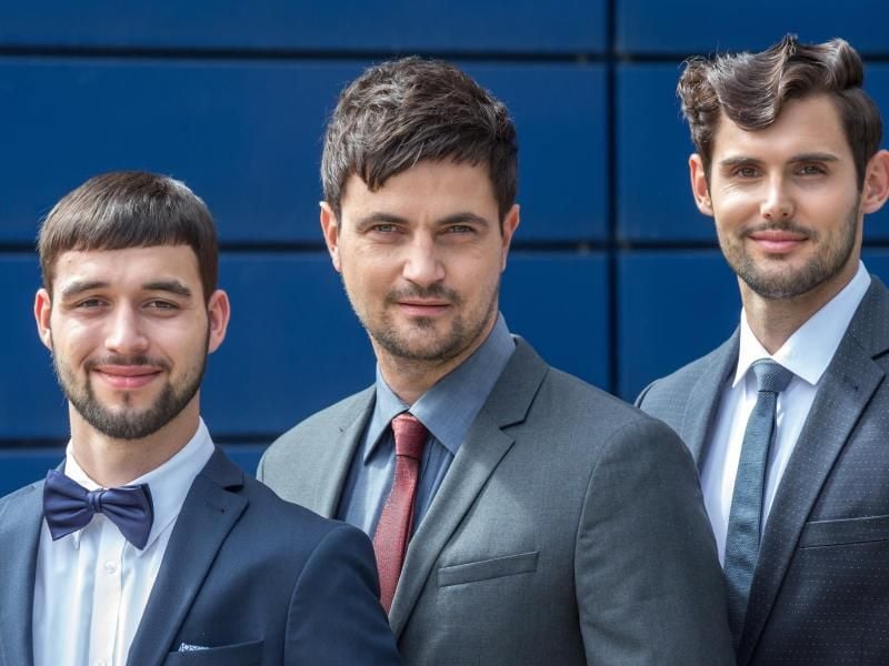 Markanter Pony-Cut oder gewellte Tolle - die neuen Trendfrisuren für Männer fallen auf. Foto: Michael Reichel