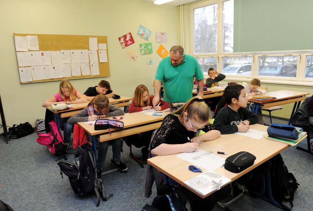 Roger Frank unterrichtet die fünfte Klasse. Die Fünften sind in der Evangelischen Grundschule untergebracht.