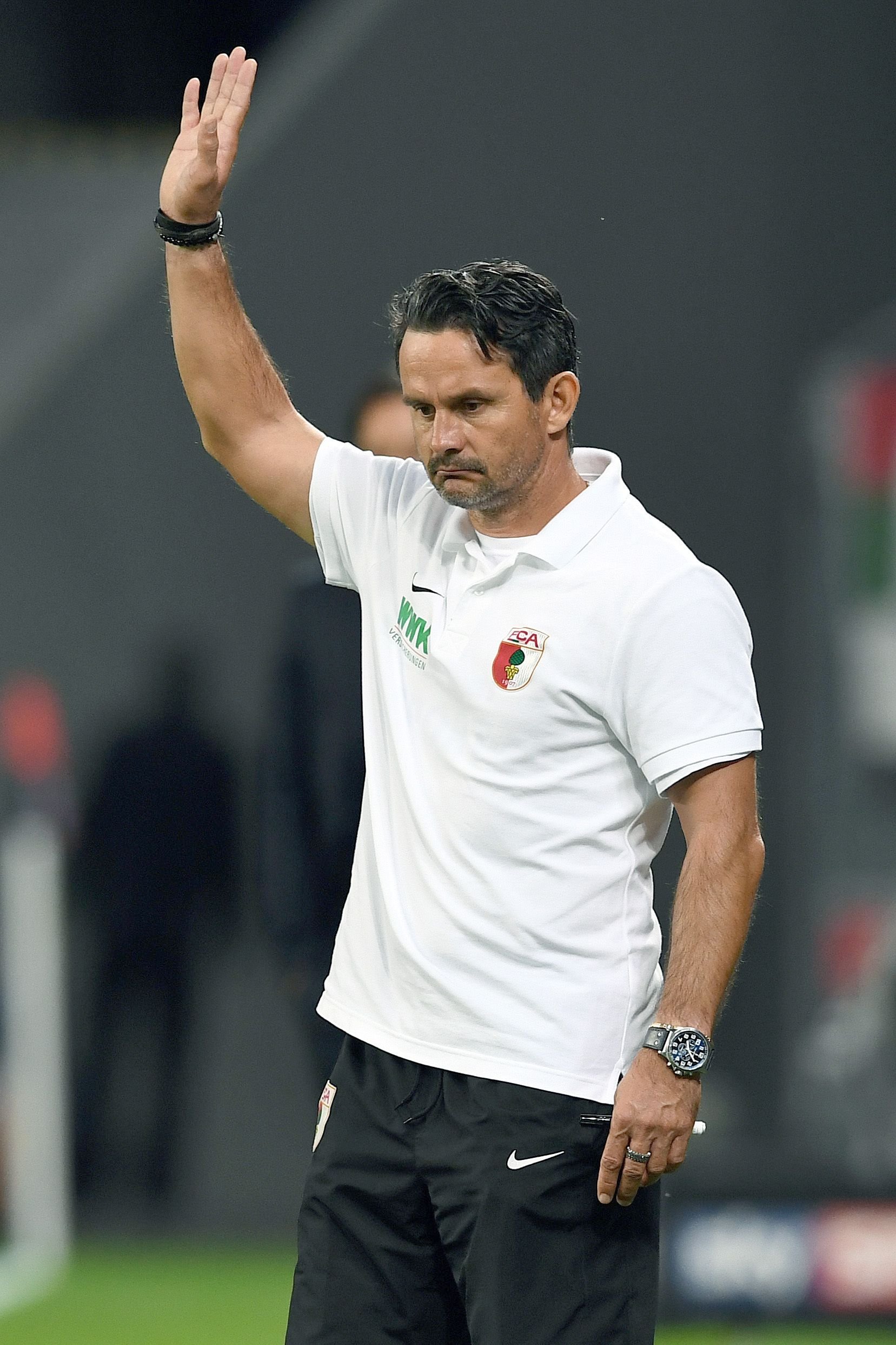 Trainer vom FC Augsburg Dirk Schuster