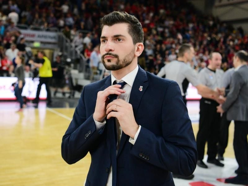 Musste mit Bamberg gegen Oldenburg eine Pleite hinnehmen: Brose-Coach Federico Perego. Foto: Nicolas Armer