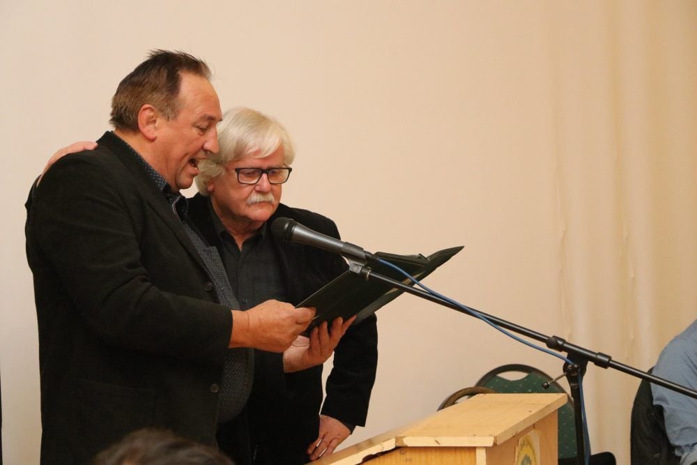 Wilfried Pötzsch aus Plossig überrascht den Redakteur zum Ende der Präsentation ebenfalls.