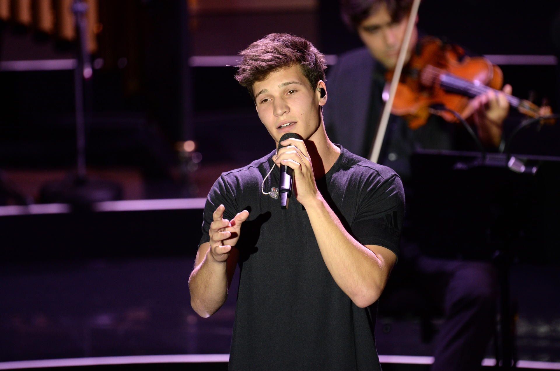 Wincent Weiss wird anlässlich des 200. Jubiläums der Saalesparkasse auf Bühne am Marktplatz spielen.