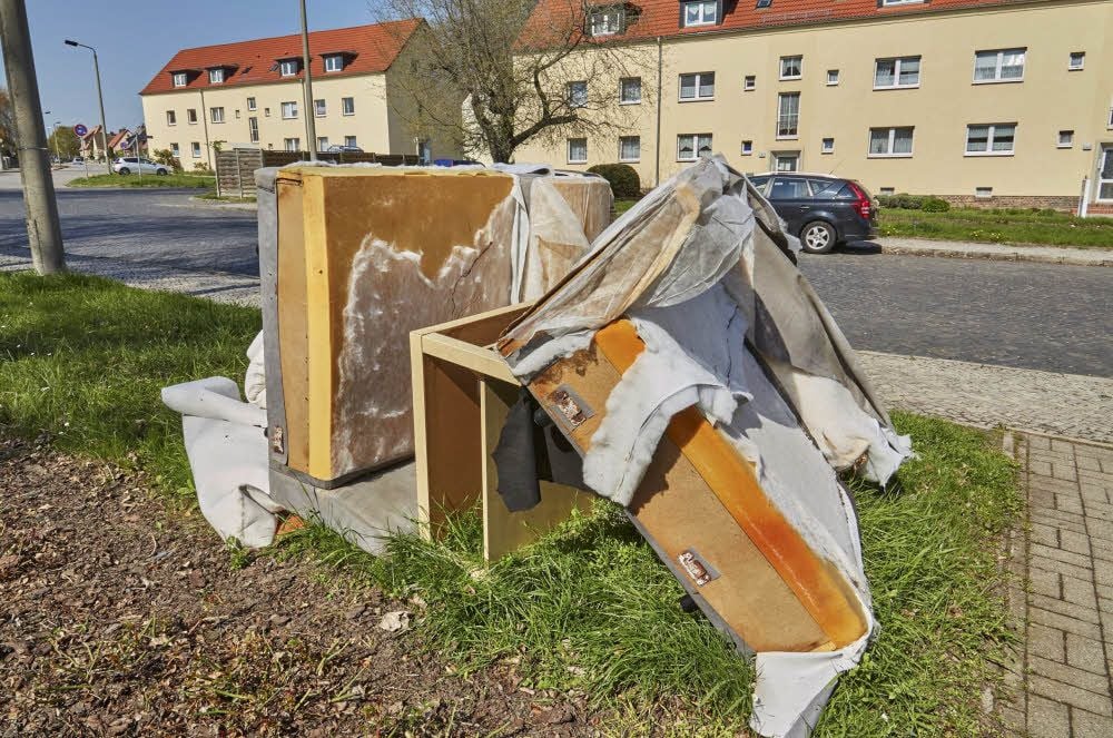 Wieviel Sperrmüll darf oder muss entsorgt werden? Darüber ist man sich im Salzlandkreis nicht einig.