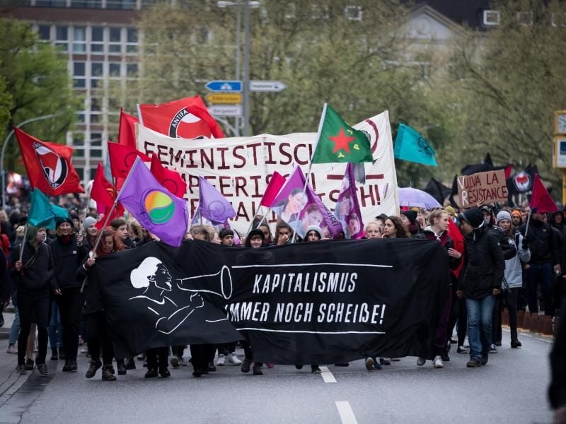 Demonstrationszug der „Revolutionären 1. Mai-Demo” in Hamburg. Foto: Christian Charisius