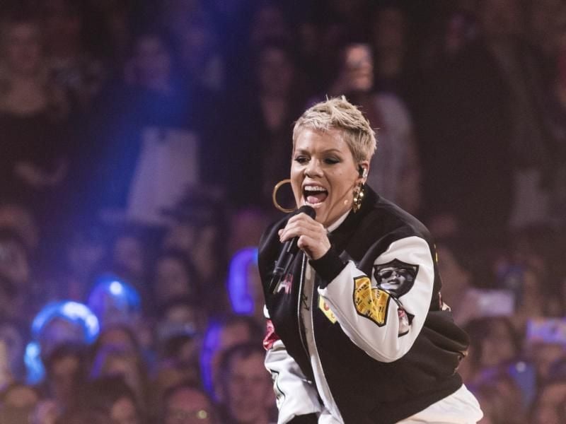 Die US-Sängerin Pink steht auf der Bühne. Foto: Michael Zorn/Archiv