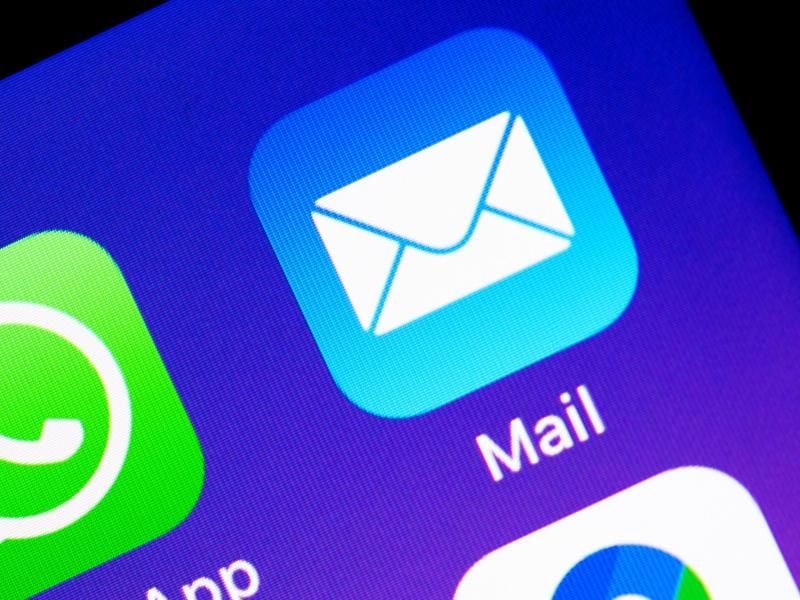 In Apples Mail-App für iPhones und iPads gibt es Sicherheitslücken, über die Angreifer Schadcode auf die Geräte schleusen können. Foto: Catherine Waibel/dpa-tmn