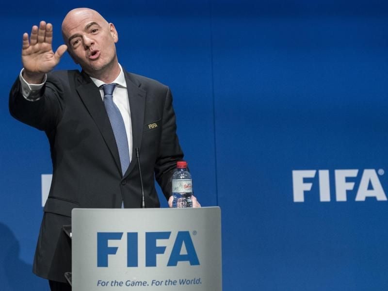 Gianni Infantino steht beim FIFA-Kongress in Paris vor seiner Wiederwahl als Präsident des Fußball-Weltverbandes. Foto: Ennio Leanza/KEYSTONE