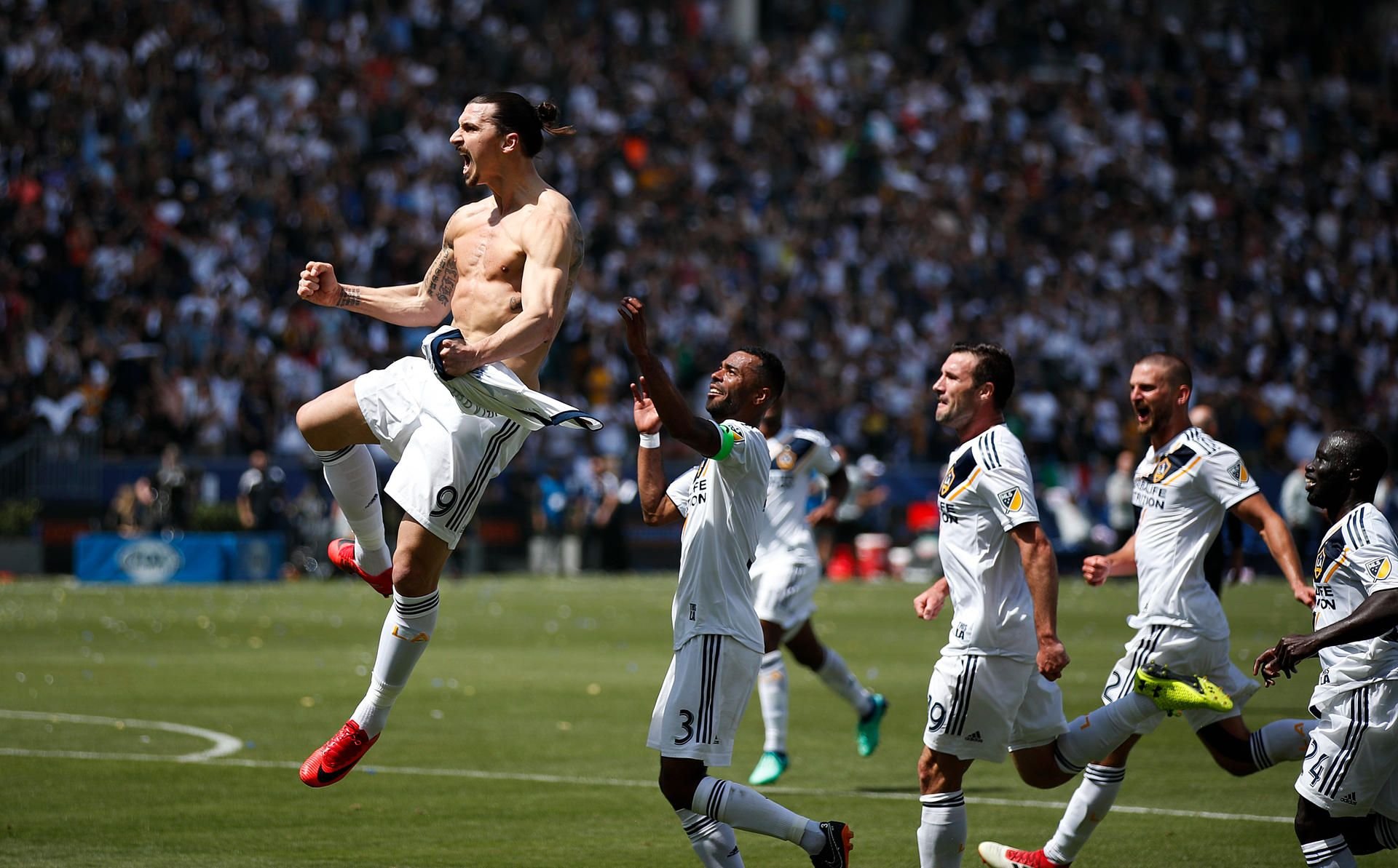 Zlatan Ibrahimovic jubelt nach seinem Traumtor für L.A. Galaxy.