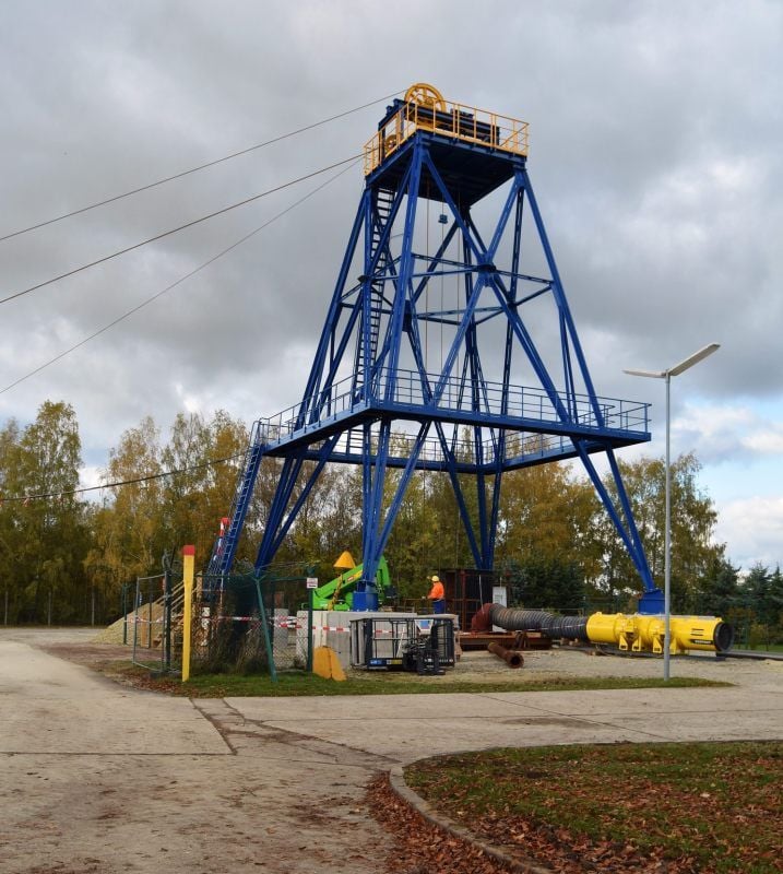 Blick auf die Anlage zur derzeitigen Befahrung der Schachtröhre Bernsdorf.