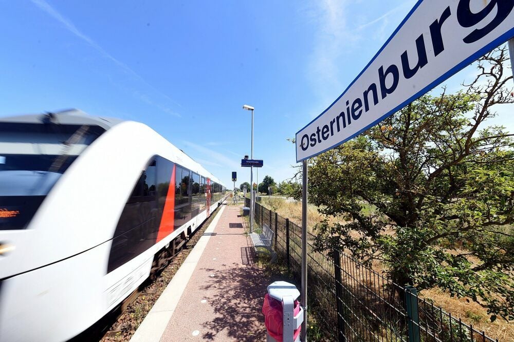 Halt in Osternienburg-Sibbesdorf: Ab 2022 sollen die Züge hier ohne Stopp durchrollen.