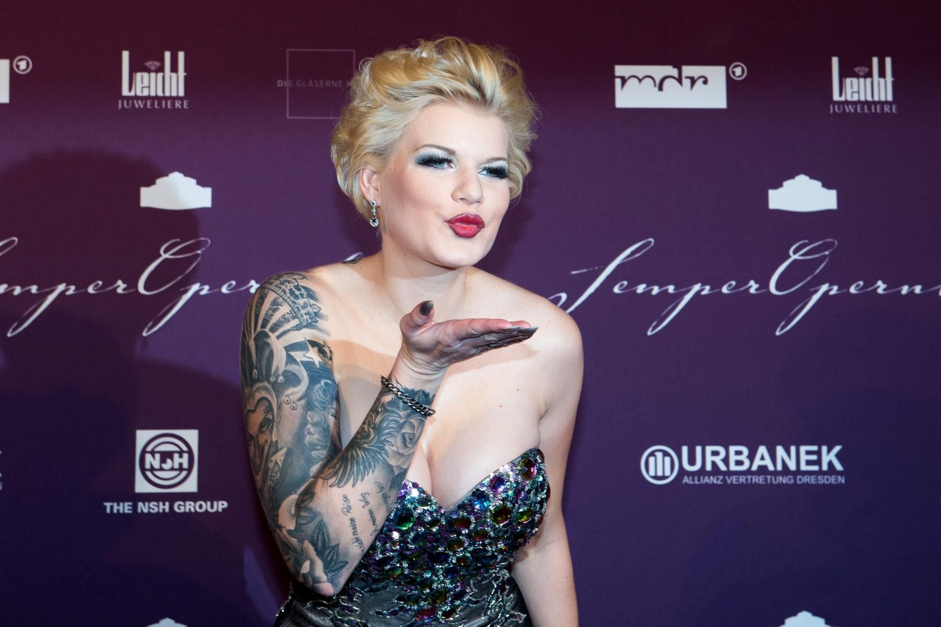 Dschungelqueen Melanie Müller lästert über ihre Mallorca-Kollegen.