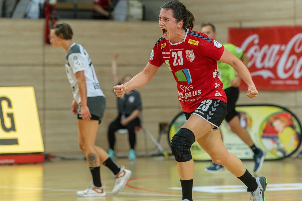 Leonie Nowak von den Wildcats jubelt. Die SV Union Halle-Neustadt besiegt in der 1. Handball-Bundesliga der Frauen den Buxtehuder SV.