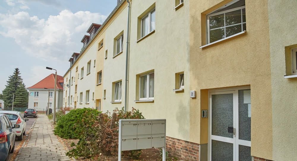 Der mutmaßliche Betrüger hatte sich im März an der Thomas-Mann-Straße in Bernburg eingemietet, die Wohnung offenbar nur als Zieladresse für Pakete genutzt.