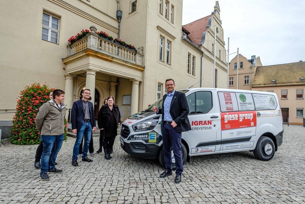 Bürgermeister Axel Clauß bei der Präsentation des neuen Bürgerbusses für Coswig im vergangenen Jahr