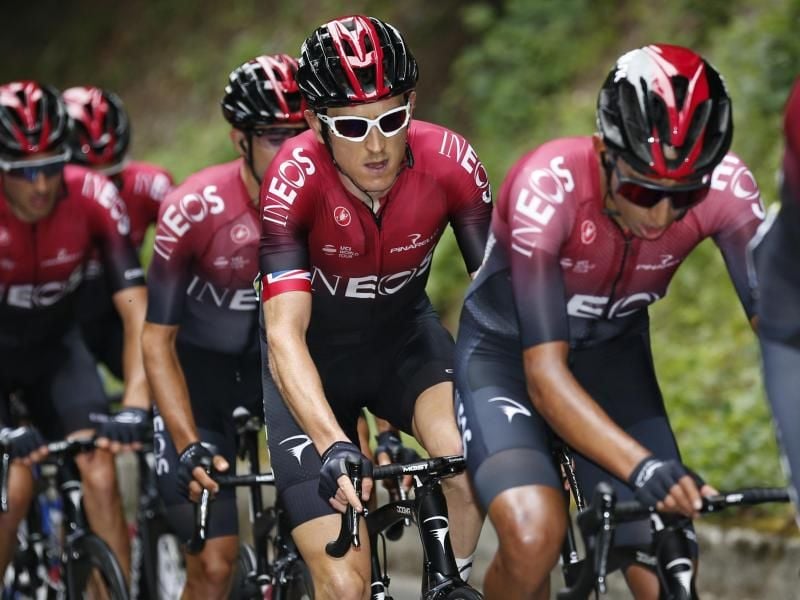 Ineos, Hauptsponsor des Teams um Geraint Thomas (M), zählt zu den weltweit größten Unternehmen bei der Plastikproduktion. Foto: Yuzuru Sunada/BELGA