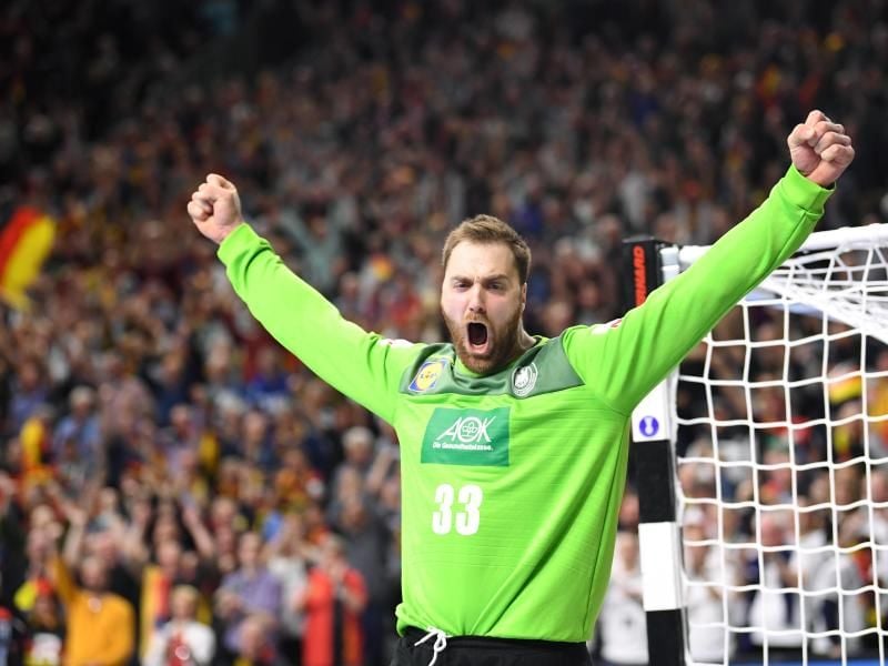 Handball-Nationaltorwart Andreas Wolff kritisiert die Reisestrapazen bei der Europameisterschaft in Österreich, Schweden und Norwegen. Foto: Marius Becker/dpa