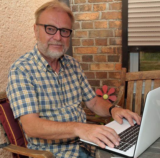 Lothar Hendrich war 23 Jahre Gebietsreferent für den Blutspendedienst der Landesverbände des DRK Niedersachsen, Sachsen-Anhalt, Thüringen, Oldenburg und Bremen gGmbH tätig. Er koordinierte die Blutspendetermine im Südwesten Sachsen-Anhalts.