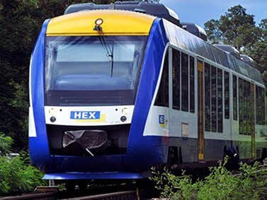 Der Harz-Elbe-Express (Hex) ist nahe Aschersleben/Freckleben von unbekannten Tätern mit einem Gegenstand beworfen worden.