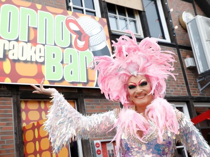 St. Pauli hat eine neue Attraktion: die Porno-Karaoke-Bar von Olivia Jones. Foto: Georg Wendt