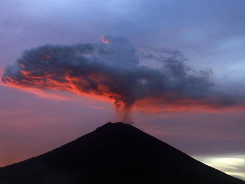 Wegen der Gefahr eines unmittelbar bevorstehenden Ausbruchs des Mount Agung gilt auf Bali derzeit die höchste Alarmstufe. Foto: Firdia Lisnawati