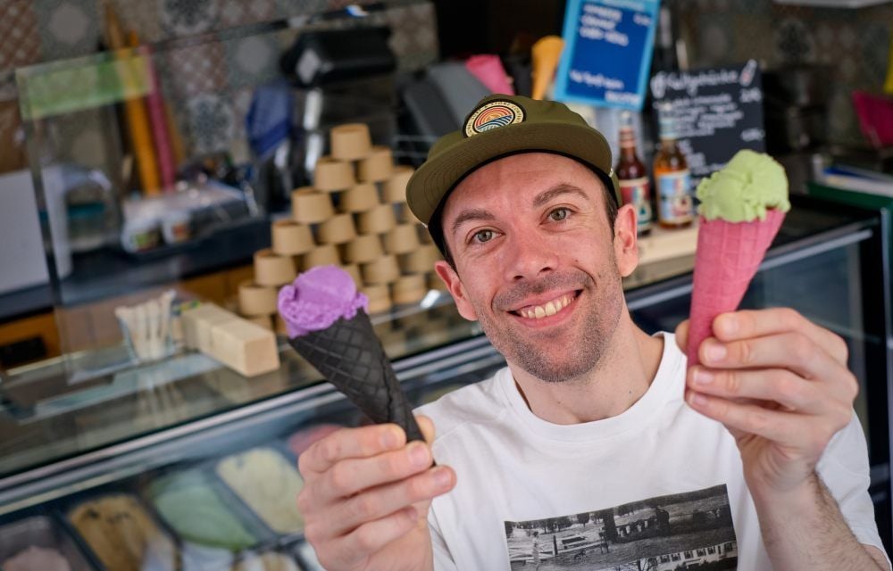 In Konrad Verrons Eisladen gibt’s nicht nur viele Sorten Eis, sondern auch bunte Waffeln.