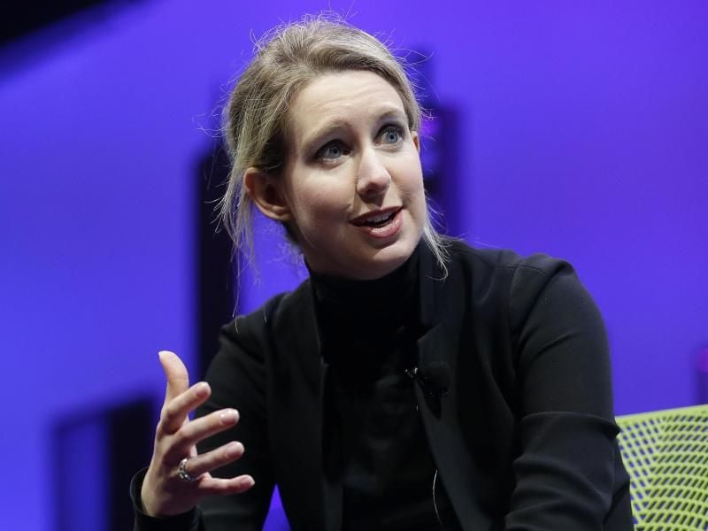 Elizabeth Holmes, Gründerin des gescheiterten Bluttest-Start-ups Theranos, spricht auf dem Fortune Global Forum in San Francisco. Foto: Jeff Chiu/AP/Archiv