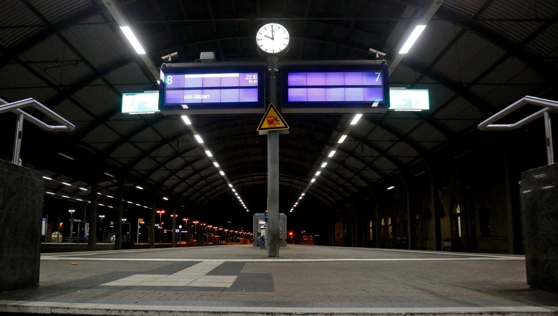 Der Hauptbahnhof in Halle ist im November acht Tage vollgesperrt.